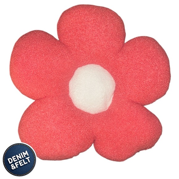 Flower 3D Throw/Decorative Pillow | Color: Pink/White | NEW🌸🌺 - Picture 1 of 4